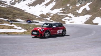 MINI 1965 Victory Edition отбелязва победата в рали Монте Карло през 1965 г.