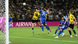 Мач за Шампионска лига: АЕК - "Левски" 3:0 (на живо), "син" кошмар - три гола за 29 минути