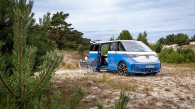 Volkswagen представи първия изцяло електрически кемпер California
