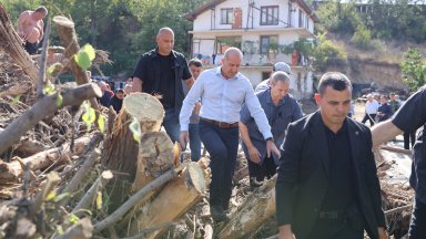 МВР задържа гражданка при визитата на Радев в Струмяни, той разпореди проверка (видео)