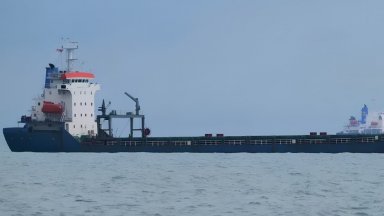 Търговски кораб потъна край Румъния след удар от дрон (видео)