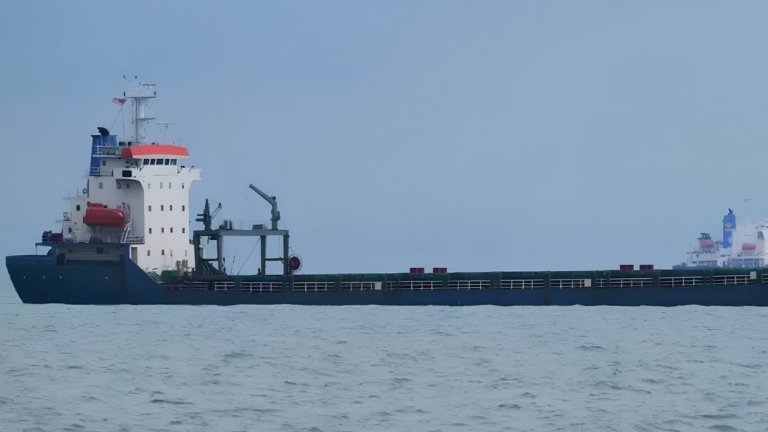 Търговски кораб потъна край Румъния след удар от дрон (видео)