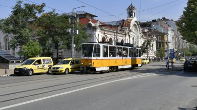 "Спаси София" се обяви категорично против предложението на "Продължаваме промяната" за таксита в бус лентите