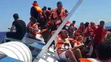 Турски катамаран с близо 300 пътници се преобърна край остров Кипър (видео)
