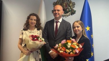"Златна роза" за Стилияна Николова от министъра на туризма