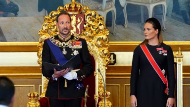 Новият крал на Норвегия се закле и се обърна през сълзи към нацията (снимки)