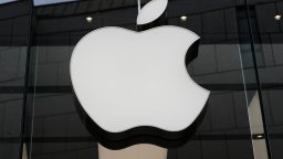 Apple последва Google и преименува езерото Онтарио на "Езеро Америка"