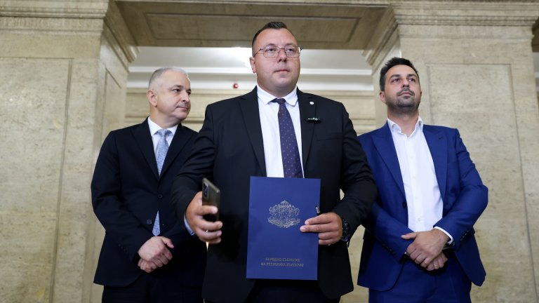 "Възраждане" се регистрира с 6619 подписа за президентските избори