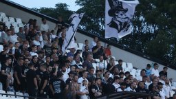 Бой на трибуните помрачи дербито в "Овча купел", пострада журналист (Видео)