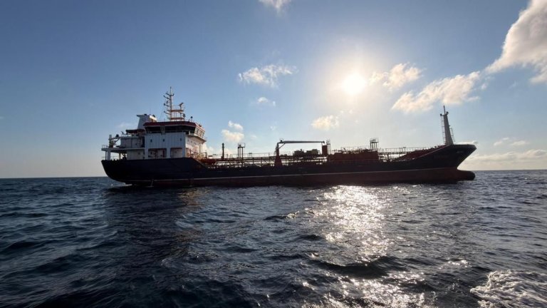 Няма следа от 10-те моряци след катастрофата в Мраморно море, корабът потънал за 11 минути
