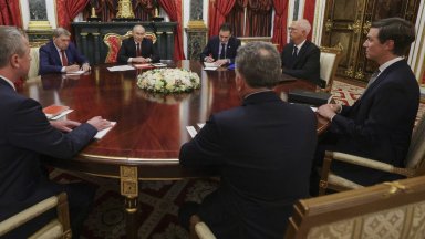3 часа и 10 минути: Пратениците на Тръмп обсъдиха с Путин "съществени планове" за Украйна