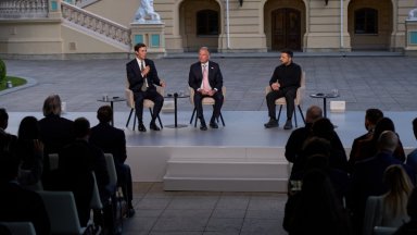 Зеленски след срещата с Уиткоф и Къшнър: Въпросът за Донбас е въпрос за цялата война