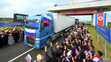 Северна Корея и Русия откриха първия мост, свързващ двете страни (снимки)