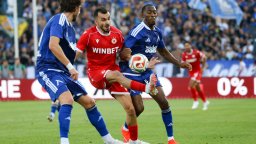 Битката за Суперкупата на живо: "Левски" - ЦСКА 1:0, Сержиньо вкара с мощен шут!