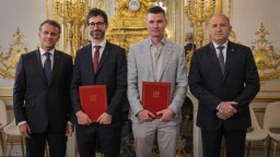 Пред Радев и Макрон: "ЕндуроСат" и "Арианспейс" подписаха "космически" меморандум в Париж