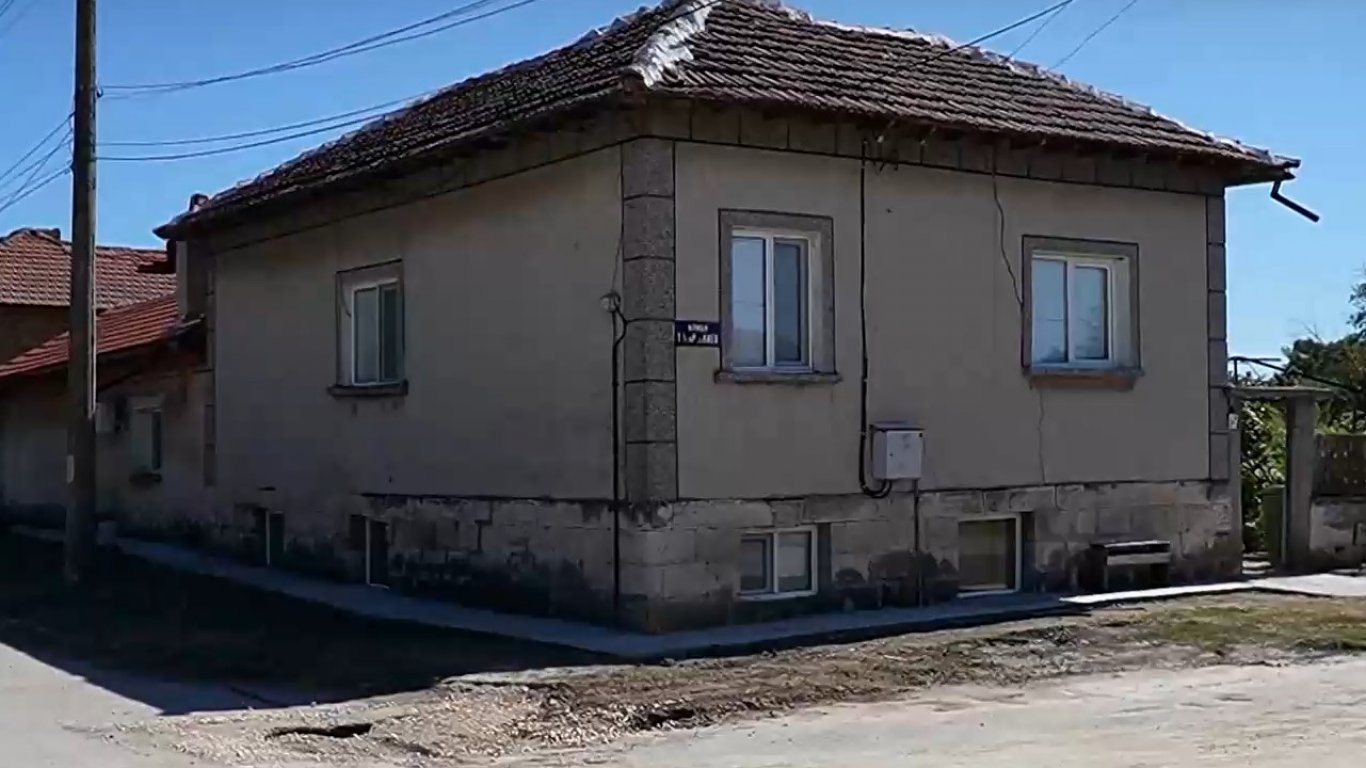 Къща пропада след мащабна ВиК авария в русенско село