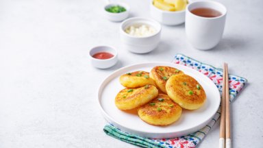 Кашкавалът се скри в картофите: Хрупкави картофени кюфтета с течна сърцевина