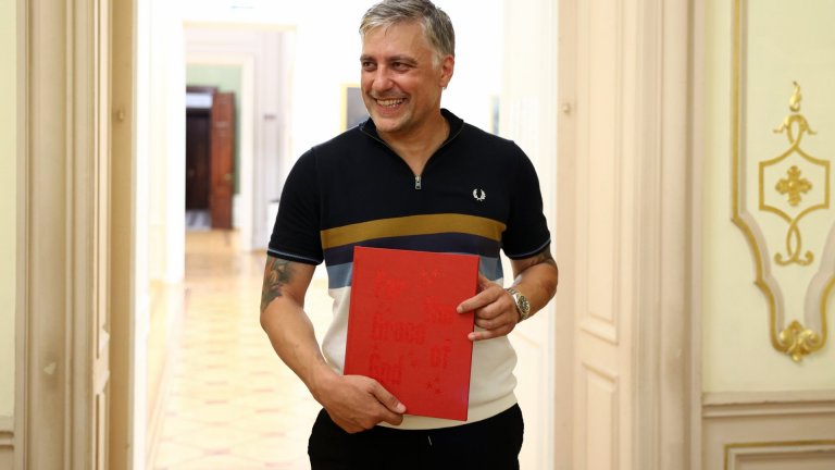 Владимир Карамазов представи фотокнигата си For the Grace of God в Двореца