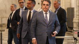 "Продължаваме промяната" единодушно зад Гюров и Кандев