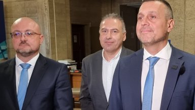 Нов играч в битката за "Дондуков“ 2: Кметът на Елин Пелин влиза в надпреварата