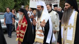 "Честният Кръст е дървото на живота": Патриарх Даниил оглави литийни шествие  (снимки)
