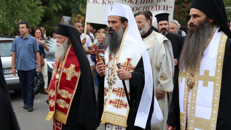 "Честният Кръст е дървото на живота": Патриарх Даниил оглави литийни шествие  (снимки)