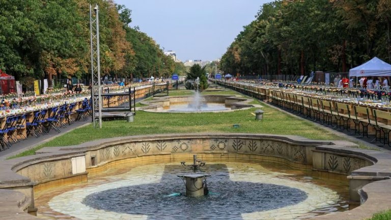 Румъния влезе в Книгата на Гинес с най-дългата маса в света (видео)