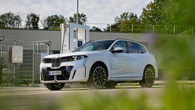 Новото BMW iX5 Hydrogen на водород ще предлага автономен пробег до 750 км