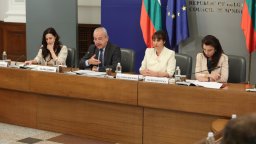 Работодатели искат по-лесно наемане на младежи между 16 и 18 години