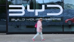 Китайската BYD ще произвежда камиони в Европа опит да стане "европейска компания"