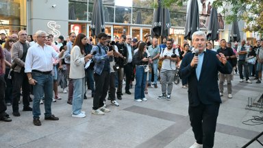 "Тук не е Москва": Протестиращи окупираха БНТ заради свалянето на Георги Ангелов от ефир