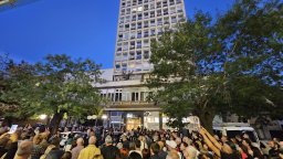 "Тук не е Москва": Протестиращи окупираха БНТ заради свалянето на Георги Ангелов от ефир