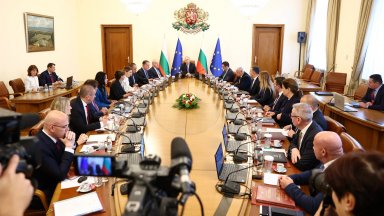 Правителството пренасочва пари за Украйна от оръжия към българското малцинство